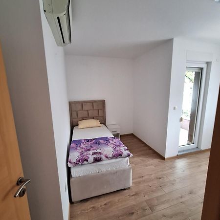 מוסטר Apartment Enjoy Free Private Parking מראה חיצוני תמונה
