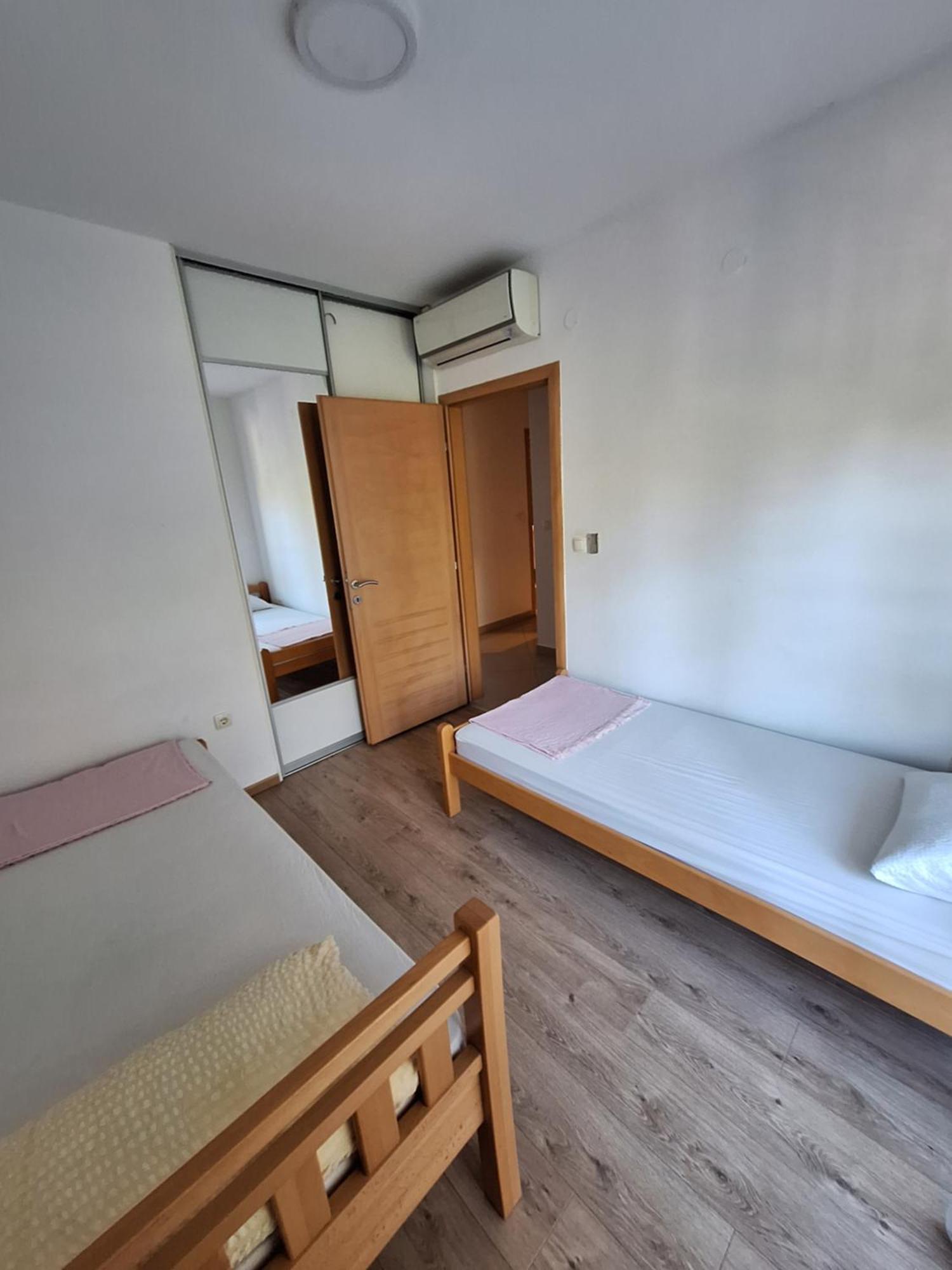 מוסטר Apartment Enjoy Free Private Parking מראה חיצוני תמונה